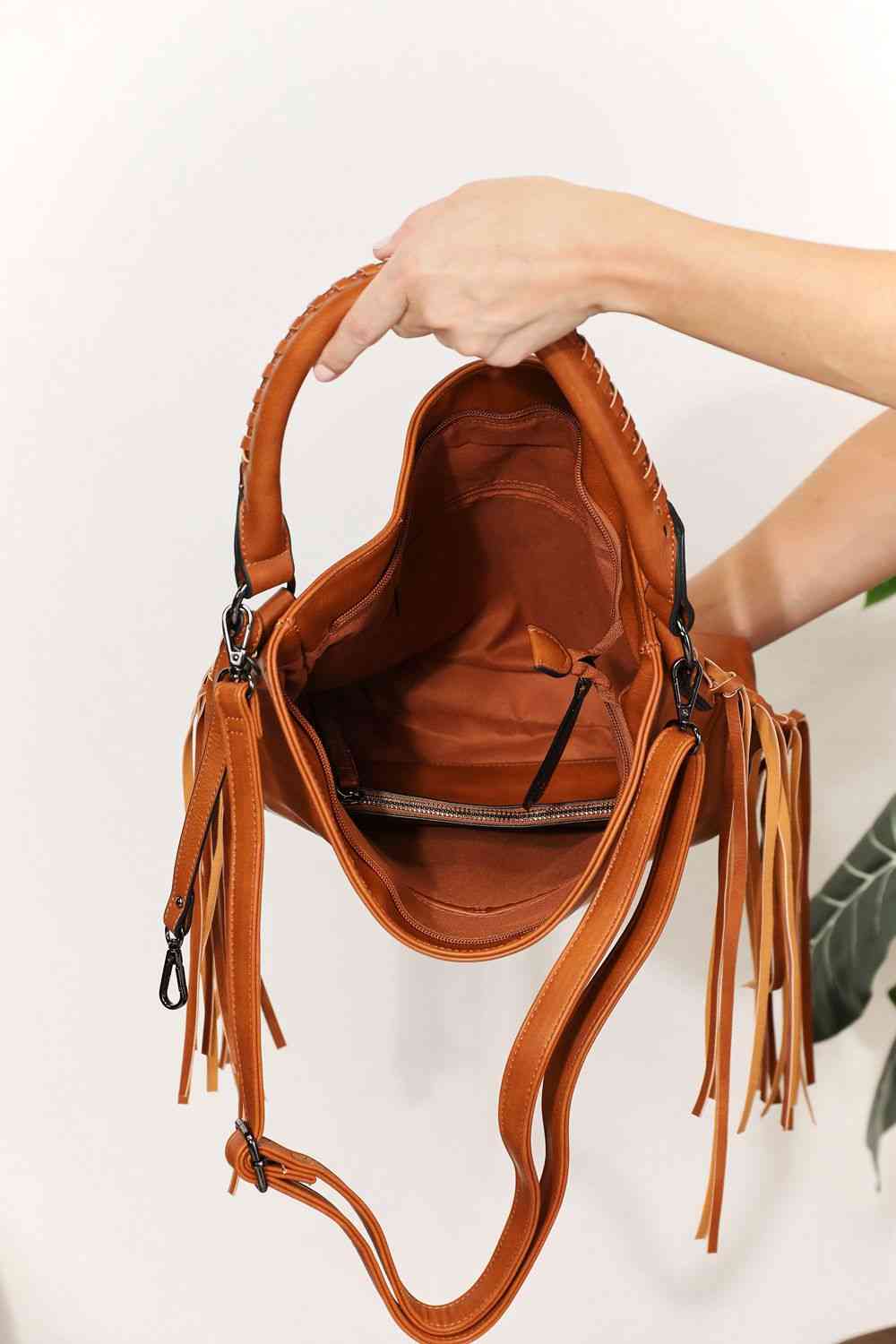 Boho-Chic Bohemian-Schultertasche aus Leder mit Fransen-Detail