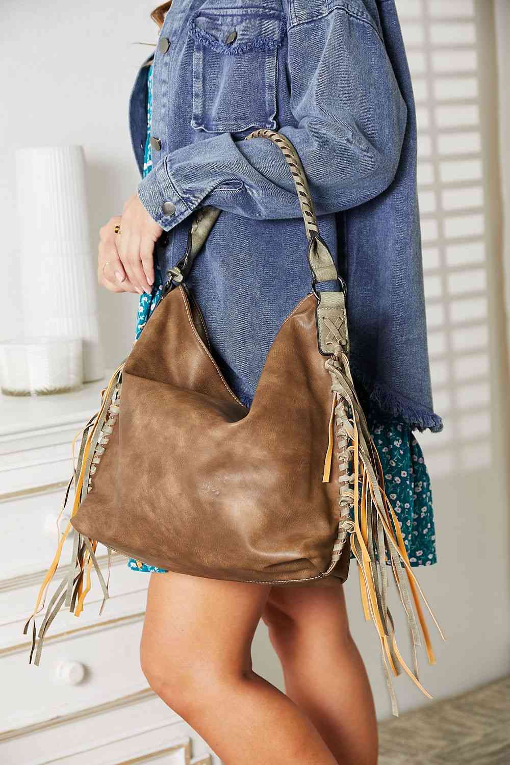 Boho-Chic Bohemian-Schultertasche aus Leder mit Fransen-Detail
